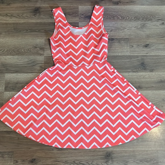 No Boundaries Sleeveless Pink and White Dress Size Small (3/5) - Picture 2 of 4